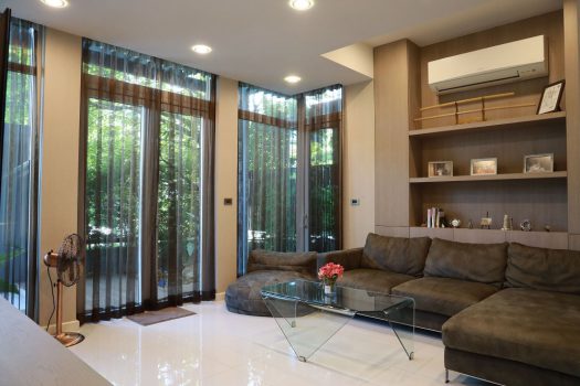 ขายบ้านเดี่ยว 2 ชั้น ใจกลางลาดพร้าว ซอย 1 โครงการ The Gallery House Pattern วิวสวน ขนาด 58 ตร.ว. 300 ตร.ม. ตกแต่งครบ พร้อมอยู่