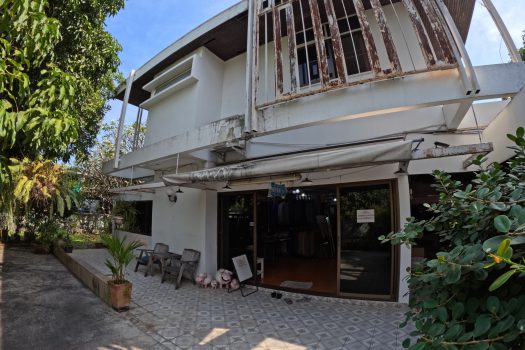 ขายบ้านเดี่ยว 2 ชั้น ซอยวิภาวดี 16 (ซอยโชคชัยร่วมมิตร) ทำเลดีมาก เดินทางสะดวก เข้าออกได้หลายทาง 200ตร.ว. พื้นที่ใช้สอยประมาณ 400 ตารางเมตร