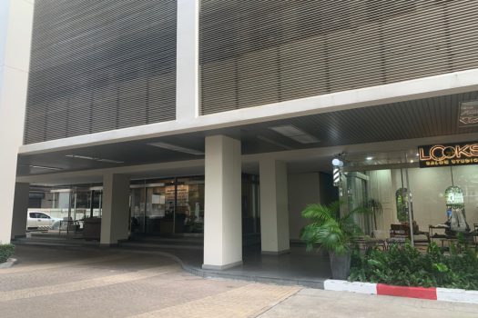 ห้องพาณิชย์ใต้คอนโด เซนทริค ซีน พหลโยธิน 9 พร้อมผู้เช่า ทำเลดีมากก ลงทุนได้ Yield สูงสุดๆ เดินทางสะดวกใกล้สถานีรถไฟฟ้า(BTS) อารีย์ และใกล้ถนนใหญ่เพียง 50 เมตร