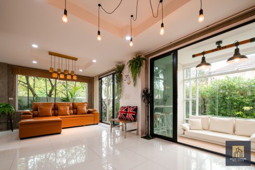 ขายบ้านเดี่ยว วิลล่า รามอินทรา 76.6 ตร.ว. หลังมุม แต่งสวย สไตล์ Modern Loft สภาพดีมาก พร้อมอยู่ การเดินทางสะดวกสบายเข้า-ออกได้หลายเส้นทาง