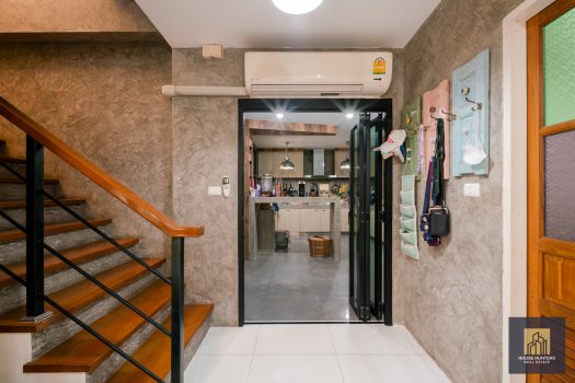 ขายบ้านเดี่ยว วิลล่า รามอินทรา 76.6 ตร.ว. หลังมุม แต่งสวย สไตล์ Modern Loft สภาพดีมาก พร้อมอยู่ การเดินทางสะดวกสบายเข้า-ออกได้หลายเส้นทาง