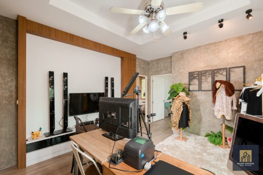 ขายบ้านเดี่ยว วิลล่า รามอินทรา 76.6 ตร.ว. หลังมุม แต่งสวย สไตล์ Modern Loft สภาพดีมาก พร้อมอยู่ การเดินทางสะดวกสบายเข้า-ออกได้หลายเส้นทาง