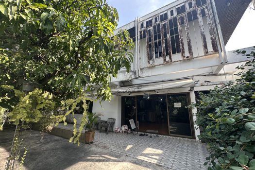 ขายบ้านเดี่ยว 2 ชั้น ซอยวิภาวดี 16 (ซอยโชคชัยร่วมมิตร) ทำเลดีมาก เดินทางสะดวก เข้าออกได้หลายทาง 200ตร.ว. พื้นที่ใช้สอยประมาณ 400 ตารางเมตร