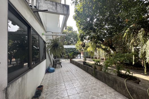 ขายบ้านเดี่ยว 2 ชั้น ซอยวิภาวดี 16 (ซอยโชคชัยร่วมมิตร) ทำเลดีมาก เดินทางสะดวก เข้าออกได้หลายทาง 200ตร.ว. พื้นที่ใช้สอยประมาณ 400 ตารางเมตร