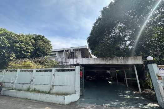 ขายบ้านเดี่ยว 2 ชั้น ซอยวิภาวดี 16 (ซอยโชคชัยร่วมมิตร) ทำเลดีมาก เดินทางสะดวก เข้าออกได้หลายทาง 200ตร.ว. พื้นที่ใช้สอยประมาณ 400 ตารางเมตร