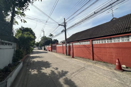 ขายบ้านเดี่ยว 2 ชั้น ซอยวิภาวดี 16 (ซอยโชคชัยร่วมมิตร) ทำเลดีมาก เดินทางสะดวก เข้าออกได้หลายทาง 200ตร.ว. พื้นที่ใช้สอยประมาณ 400 ตารางเมตร