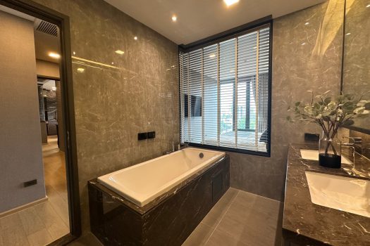 ขาย Kalm Penthouse คอนโดสุดหรู 2 ห้องนอน 101.22 ตร.ม. ห้องสวยมากกก แต่งครบ พร้อมอยู่ ทำเลใจกลางเมือง เดินทางสะดวก เลี้ยงสัตว์ได้