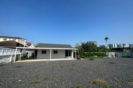 ขายที่ดินสวย พร้อมบ้าน Knock down 1 หลัง สภาพแวดล้อมดี ทำเลเยี่ยม ขนาด 199 ตร.ว.ในซอย เรวดี 42 ทำเลดี เข้า ออก ได้ 2 ทาง ซอย เรวดี 40และ 42 🔥🔥