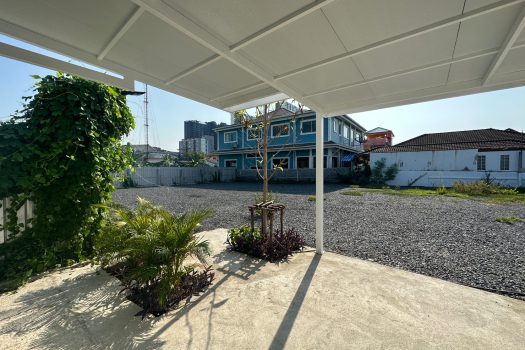 ขายที่ดินสวย พร้อมบ้าน Knock down 1 หลัง สภาพแวดล้อมดี ทำเลเยี่ยม ขนาด 199 ตร.ว.ในซอย เรวดี 42 ทำเลดี เข้า ออก ได้ 2 ทาง ซอย เรวดี 40และ 42 🔥🔥