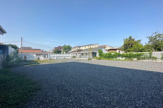 ขายที่ดินสวย พร้อมบ้าน Knock down 1 หลัง สภาพแวดล้อมดี ทำเลเยี่ยม ขนาด 199 ตร.ว.ในซอย เรวดี 42 ทำเลดี เข้า ออก ได้ 2 ทาง ซอย เรวดี 40และ 42 🔥🔥