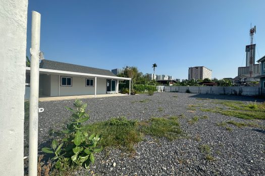 ขายที่ดินสวย พร้อมบ้าน Knock down 1 หลัง สภาพแวดล้อมดี ทำเลเยี่ยม ขนาด 199 ตร.ว.ในซอย เรวดี 42 ทำเลดี เข้า ออก ได้ 2 ทาง ซอย เรวดี 40และ 42 🔥🔥