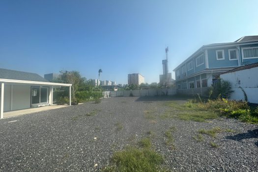 ขายที่ดินสวย พร้อมบ้าน Knock down 1 หลัง สภาพแวดล้อมดี ทำเลเยี่ยม ขนาด 199 ตร.ว.ในซอย เรวดี 42 ทำเลดี เข้า ออก ได้ 2 ทาง ซอย เรวดี 40และ 42 🔥🔥