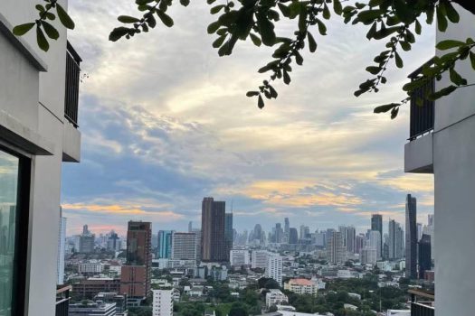 ขายพร้อมผู้เช่า คอนโด Rhythm Sukhumvit 4 ห้องสวย แต่งครบ 78 ตร.ม. 2 ห้องนอน 2 ห้องน้ำ ชั้น 22 ทำเลดีมาก ใกล้ BTS เอกมัย