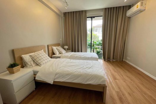 ขายพร้อมผู้เช่า Townhome สุขุมวิท 65 4 ห้องนอน 3 ห้องน้ำ 19 ตร.ว.