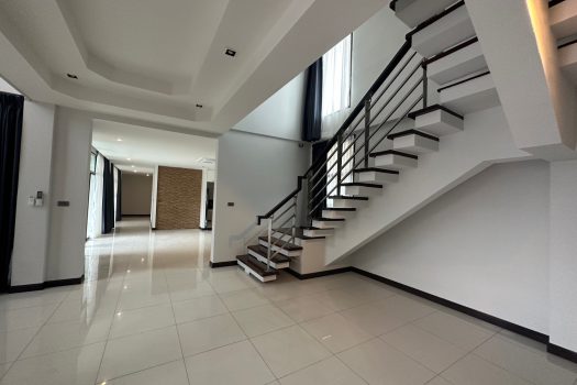 For RENT: ให้เช่า บ้านเดี่ยว ซอย อ่อนนุช 53 ทำเลดี 6 ห้องนอน เหมาะสำหรับครอบครัวใหญ่ Function ครบ พร้อมสระว่ายน้ำส่วนตัว 🏡