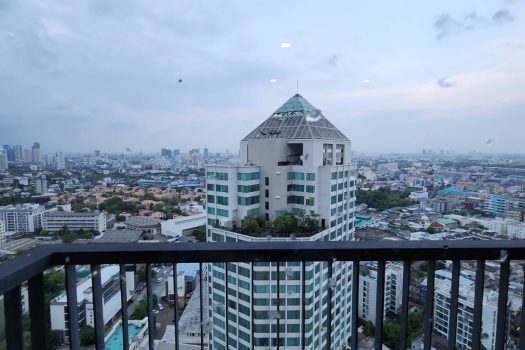 ขาย คอนโด Rhythm 44/1 ชั้น 26 2 ห้องนอน 1 ห้องน้ำ ห้องใหม่ไม่เคยเข้าอยู่