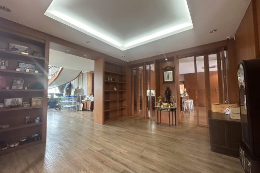 ขายบ้านหรู ตกแต่งสวย เพชรเกษม 88 พื้นที่ 475 ตร.วา พร้อมสระว่ายน้ำในตัว เหมาะกับครอบครัวขนาดใหญ่ เดินทางสะดวก เข้าออกได้หลายทาง