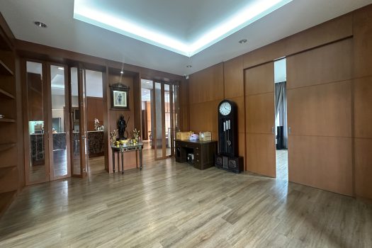 ขายบ้านหรู ตกแต่งสวย เพชรเกษม 88 พื้นที่ 475 ตร.วา พร้อมสระว่ายน้ำในตัว เหมาะกับครอบครัวขนาดใหญ่ เดินทางสะดวก เข้าออกได้หลายทาง