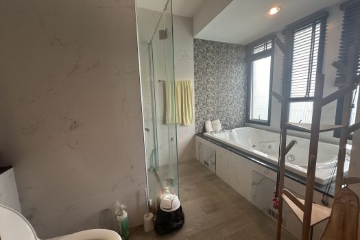 ขายบ้านหรู ตกแต่งสวย เพชรเกษม 88 พื้นที่ 475 ตร.วา พร้อมสระว่ายน้ำในตัว เหมาะกับครอบครัวขนาดใหญ่ เดินทางสะดวก เข้าออกได้หลายทาง