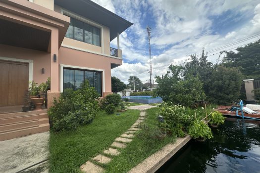 ขายบ้านหรู ตกแต่งสวย เพชรเกษม 88 พื้นที่ 475 ตร.วา พร้อมสระว่ายน้ำในตัว เหมาะกับครอบครัวขนาดใหญ่ เดินทางสะดวก เข้าออกได้หลายทาง