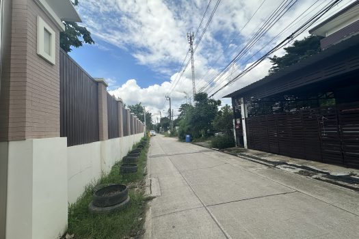 ขายบ้านหรู ตกแต่งสวย เพชรเกษม 88 พื้นที่ 475 ตร.วา พร้อมสระว่ายน้ำในตัว เหมาะกับครอบครัวขนาดใหญ่ เดินทางสะดวก เข้าออกได้หลายทาง