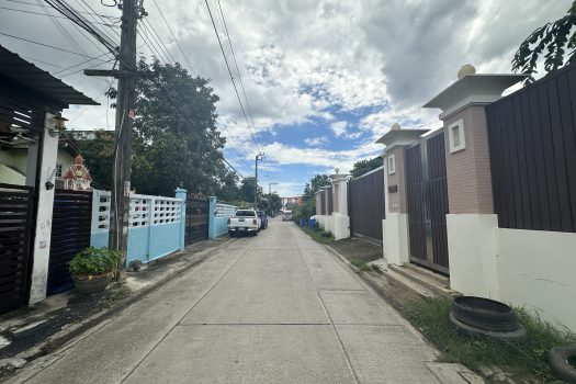 ขายบ้านหรู ตกแต่งสวย เพชรเกษม 88 พื้นที่ 475 ตร.วา พร้อมสระว่ายน้ำในตัว เหมาะกับครอบครัวขนาดใหญ่ เดินทางสะดวก เข้าออกได้หลายทาง