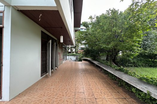 ขายที่ดินพร้อมสิ่งปลูกสร้างในซอยพหลโยธิน 2 เนื้อที่ 256 ตร.ว. เดินทางสะดวกมาก