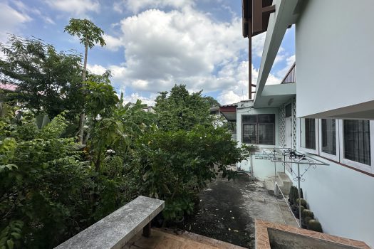 ขายที่ดินพร้อมสิ่งปลูกสร้างในซอยพหลโยธิน 2 เนื้อที่ 256 ตร.ว. เดินทางสะดวกมาก