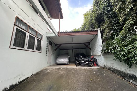 ขายที่ดินพร้อมสิ่งปลูกสร้างในซอยพหลโยธิน 2 เนื้อที่ 256 ตร.ว. เดินทางสะดวกมาก