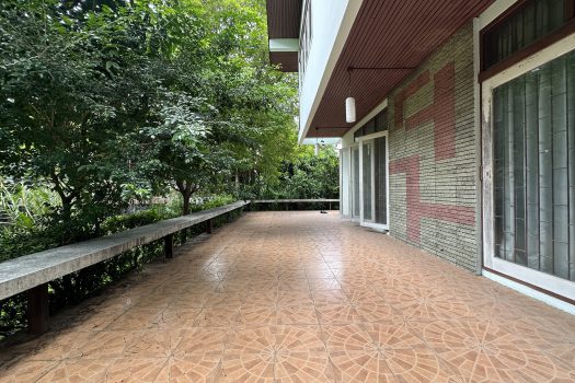 ขายที่ดินพร้อมสิ่งปลูกสร้างในซอยพหลโยธิน 2 เนื้อที่ 256 ตร.ว. เดินทางสะดวกมาก