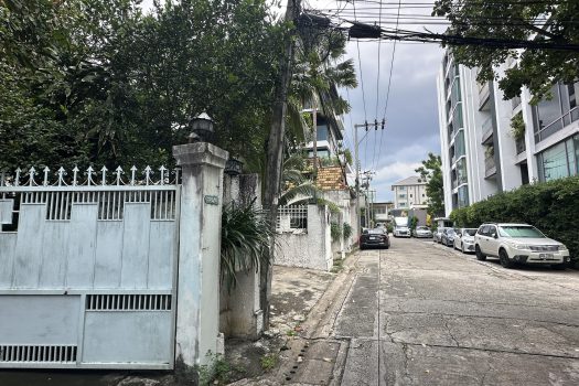 ขายที่ดินพร้อมสิ่งปลูกสร้างในซอยพหลโยธิน 2 เนื้อที่ 256 ตร.ว. เดินทางสะดวกมาก