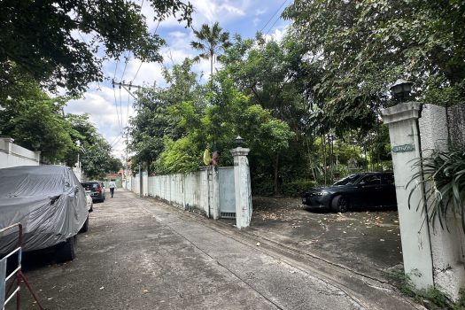 ขายที่ดินพร้อมสิ่งปลูกสร้างในซอยพหลโยธิน 2 เนื้อที่ 256 ตร.ว. เดินทางสะดวกมาก