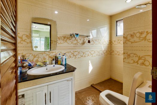 ขายบ้านเดี่ยวสร้างเอง 161.9 ตร.วา 5 ห้องนอน ใกล้ถนนกาญจนาภิเษก เหมาะสำหรับคนชอบบ้านที่ร่มรื่น เงียบสงบ มีพื้นที่ทำสวน ปลูกต้นไม้