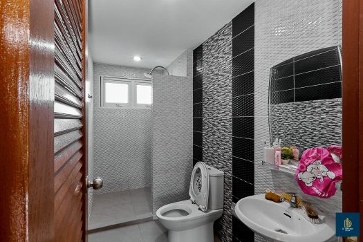 ขายบ้านเดี่ยวสร้างเอง 161.9 ตร.วา 5 ห้องนอน ใกล้ถนนกาญจนาภิเษก เหมาะสำหรับคนชอบบ้านที่ร่มรื่น เงียบสงบ มีพื้นที่ทำสวน ปลูกต้นไม้