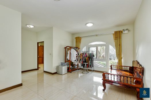 ขายบ้านเดี่ยวสร้างเอง 161.9 ตร.วา 5 ห้องนอน ใกล้ถนนกาญจนาภิเษก เหมาะสำหรับคนชอบบ้านที่ร่มรื่น เงียบสงบ มีพื้นที่ทำสวน ปลูกต้นไม้