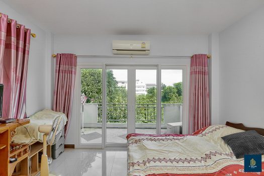 ขายบ้านเดี่ยวสร้างเอง 161.9 ตร.วา 5 ห้องนอน ใกล้ถนนกาญจนาภิเษก เหมาะสำหรับคนชอบบ้านที่ร่มรื่น เงียบสงบ มีพื้นที่ทำสวน ปลูกต้นไม้