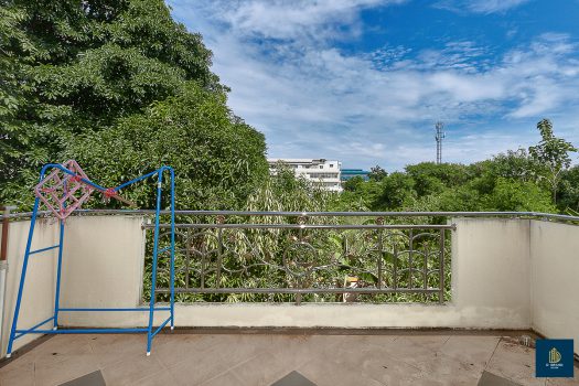 ขายบ้านเดี่ยวสร้างเอง 161.9 ตร.วา 5 ห้องนอน ใกล้ถนนกาญจนาภิเษก เหมาะสำหรับคนชอบบ้านที่ร่มรื่น เงียบสงบ มีพื้นที่ทำสวน ปลูกต้นไม้