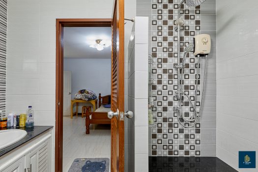 ขายบ้านเดี่ยวสร้างเอง 161.9 ตร.วา 5 ห้องนอน ใกล้ถนนกาญจนาภิเษก เหมาะสำหรับคนชอบบ้านที่ร่มรื่น เงียบสงบ มีพื้นที่ทำสวน ปลูกต้นไม้