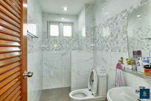 ขายบ้านเดี่ยวสร้างเอง 161.9 ตร.วา 5 ห้องนอน ใกล้ถนนกาญจนาภิเษก เหมาะสำหรับคนชอบบ้านที่ร่มรื่น เงียบสงบ มีพื้นที่ทำสวน ปลูกต้นไม้