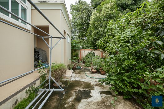 ขายบ้านเดี่ยวสร้างเอง 161.9 ตร.วา 5 ห้องนอน ใกล้ถนนกาญจนาภิเษก เหมาะสำหรับคนชอบบ้านที่ร่มรื่น เงียบสงบ มีพื้นที่ทำสวน ปลูกต้นไม้