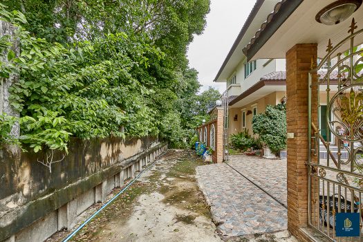 ขายบ้านเดี่ยวสร้างเอง 161.9 ตร.วา 5 ห้องนอน ใกล้ถนนกาญจนาภิเษก เหมาะสำหรับคนชอบบ้านที่ร่มรื่น เงียบสงบ มีพื้นที่ทำสวน ปลูกต้นไม้