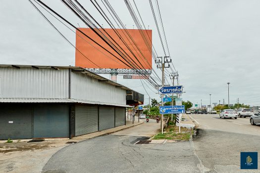 ขายบ้านเดี่ยวสร้างเอง 161.9 ตร.วา 5 ห้องนอน ใกล้ถนนกาญจนาภิเษก เหมาะสำหรับคนชอบบ้านที่ร่มรื่น เงียบสงบ มีพื้นที่ทำสวน ปลูกต้นไม้