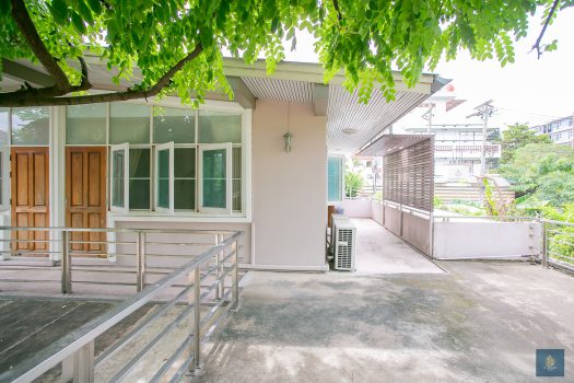 ขายด่วนมาก บ้านเดี่ยว 2 ชั้น ทำเลดี ซอยลาดพร้าว 48 เข้าออกได้หลายทาง 160 ตร.วา ใกล้ สถานีสุทธิสาร และ สถานีภาวนา