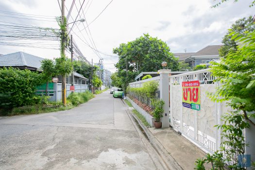 ขายด่วนมาก บ้านเดี่ยว 2 ชั้น ทำเลดี ซอยลาดพร้าว 48 เข้าออกได้หลายทาง 160 ตร.วา ใกล้ สถานีสุทธิสาร และ สถานีภาวนา