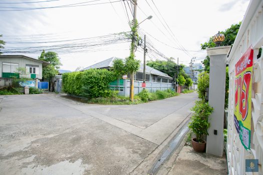 ขายด่วนมาก บ้านเดี่ยว 2 ชั้น ทำเลดี ซอยลาดพร้าว 48 เข้าออกได้หลายทาง 160 ตร.วา ใกล้ สถานีสุทธิสาร และ สถานีภาวนา