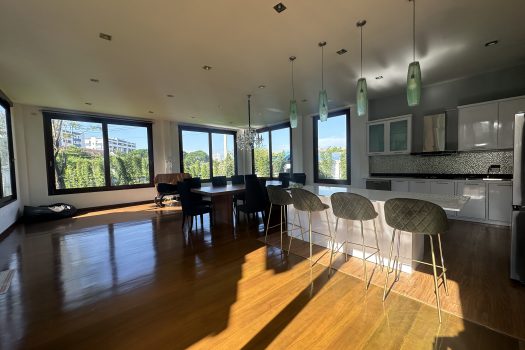 ขายด่วน บ้านสวย ร่มรื่น สไตล์รีสอร์ท พร้อมสระว่ายน้ำในตัว ซอย ศรีนครินทร์ 45 ทำเลดี เข้าออกได้หลายทาง 🏡