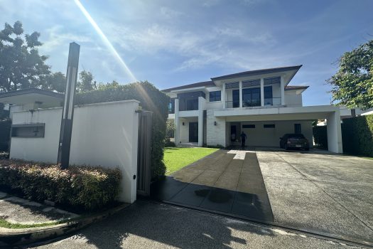 ขายบ้านสุดหรู ลดาวัลย์ รัตนาธิเบศร์ 4 ห้องนอน 4 ห้องน้ำ 208 ตร.ว. บ้านสวย สภาพมือ 1