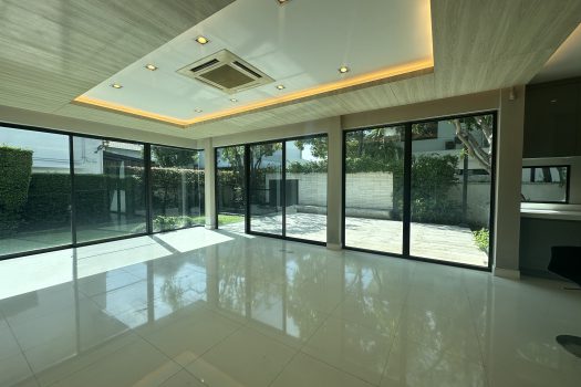 ขายบ้านสุดหรู ลดาวัลย์ รัตนาธิเบศร์ 4 ห้องนอน 4 ห้องน้ำ 208 ตร.ว. บ้านสวย สภาพมือ 1