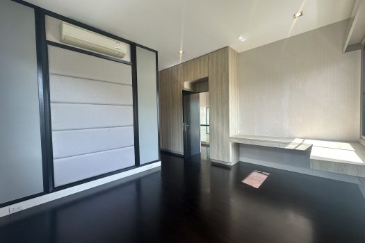 ขายบ้านสุดหรู ลดาวัลย์ รัตนาธิเบศร์ 4 ห้องนอน 4 ห้องน้ำ 208 ตร.ว. บ้านสวย สภาพมือ 1