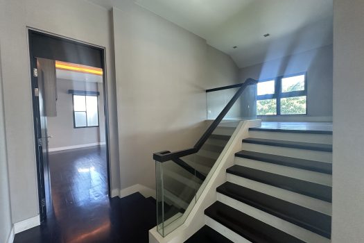 ขายบ้านสุดหรู ลดาวัลย์ รัตนาธิเบศร์ 4 ห้องนอน 4 ห้องน้ำ 208 ตร.ว. บ้านสวย สภาพมือ 1